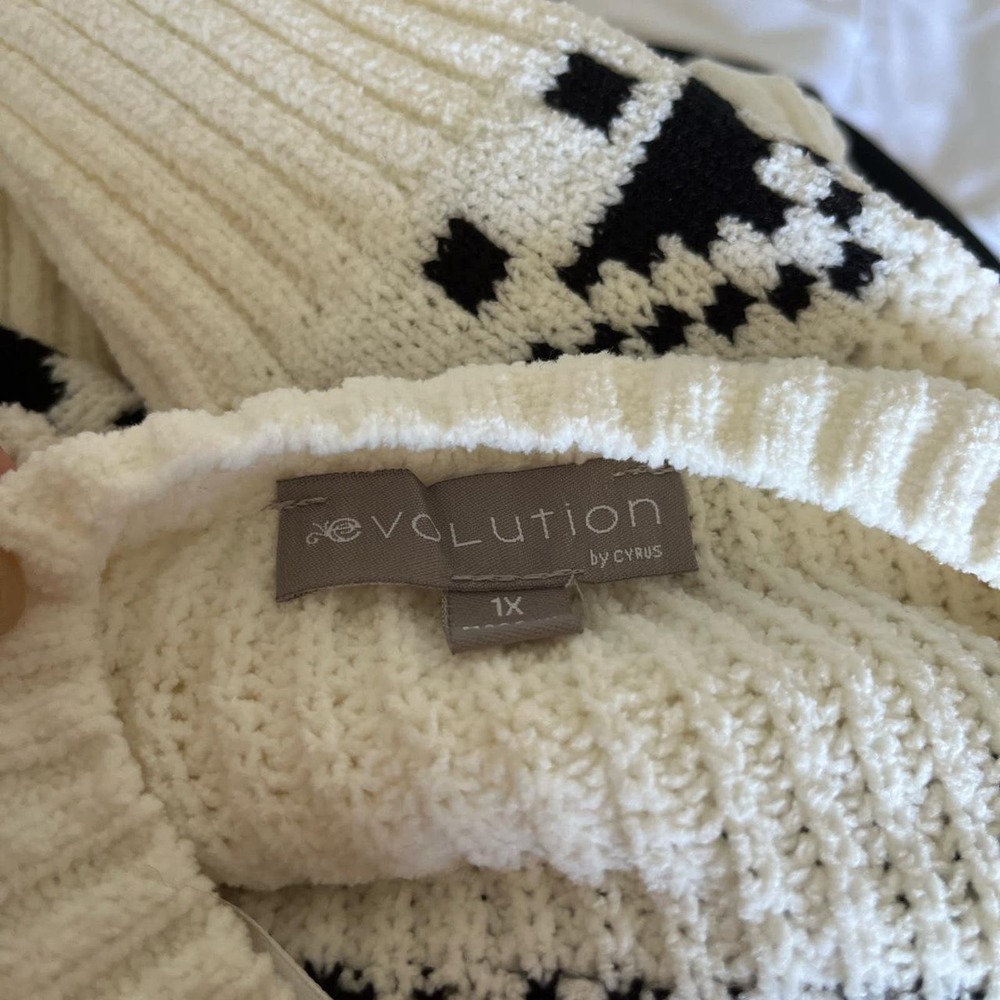 White Patterned Sweater - Picture 6 of 6